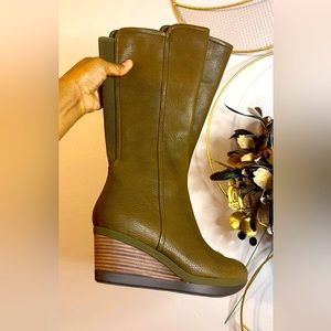 Tsubo Knee High Kynlee Leather Wedge Boots size 7.5